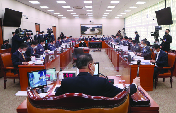 지난 26일 국회 농림축산식품해양수산위원회 회의실에서 열린 해양수산부 종합감사 현장.   [사진제공=공동취재단]