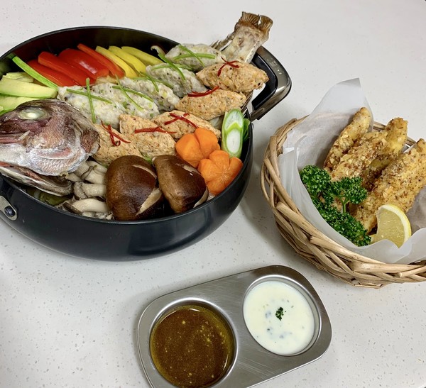 어만두전골과 아몬드참돔튀김