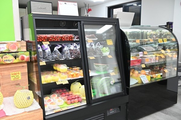  김원준 대표가 운영하는 과일마켓에서는 직접 재배한 과일과 양구 지역에서 생산된 과일 등이 판매된다.