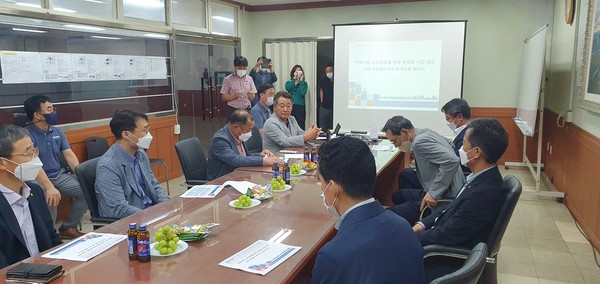 지난 2일 지금강이엔지 장성공장에서 '가축시장 스마트화'를 위한 사업추진 회의가 열렸다. 