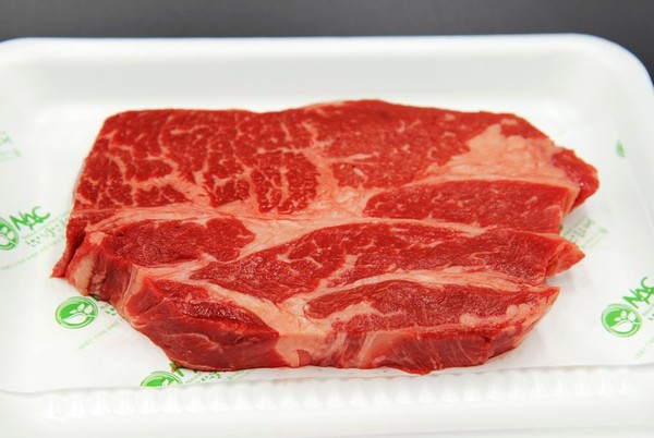 육류제품에 사용된 엠에스알테크의 천연식물성  NAC 흡수패드 모습.