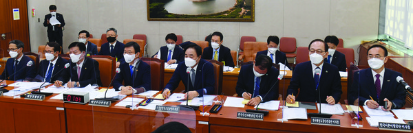 농해수위는 지난 21일 해수부 종합감사를 갖고 수산·어촌 정책현안을 진단하고 대안을 모색했다. [사진=국회제공]