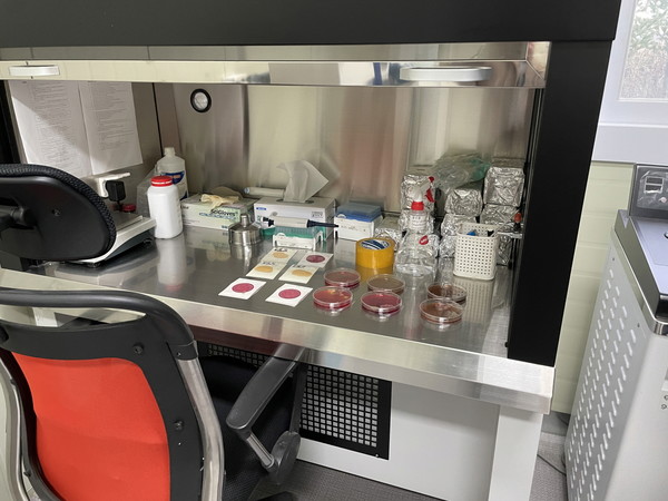 대한(주) 내에 있는 연구실.