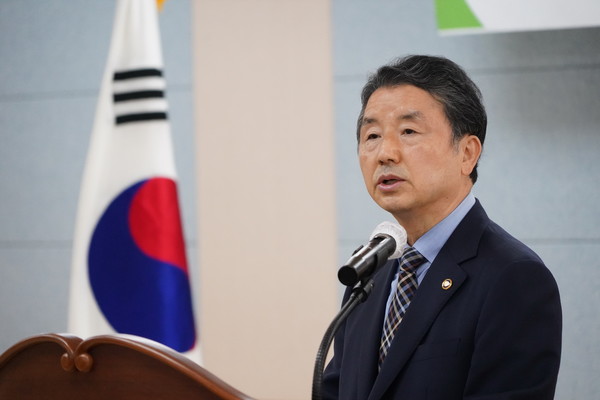 취임사를 발표하는 남성현 산림청장.