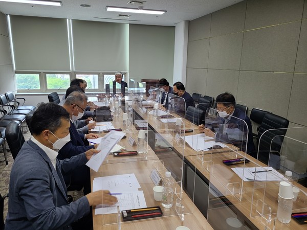 축산물유통단체협의회 2022년 제1차 대표자 회의가 지난 25일 한국축산물처리협회 회의실에서 열렸다.