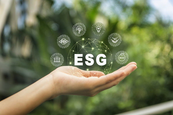 환경·사회·지배구조(ESG) 경영은 산업 전 부문으로 확대되며 세계적인 경영 트렌드로 자리잡고 있다.
