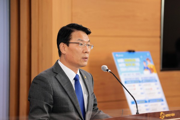 김인중 농식품부 차관이 31일 정부세종청사에서 내년도 농식품부 예산안을 브리핑하고 있다.