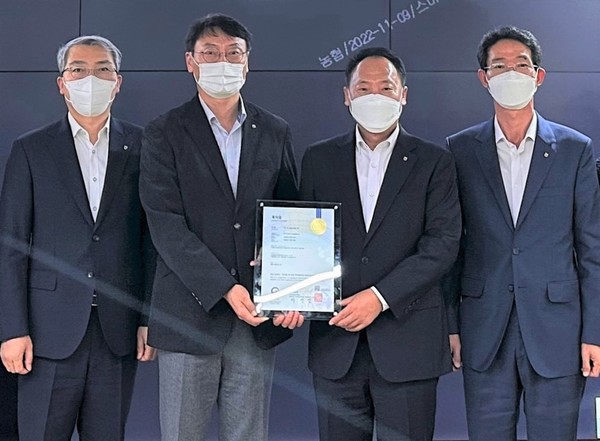 박태선 농협중앙회 조합감사위원장(오른쪽 두번째)과 관계자들이 기념촬영을 하고 있다.