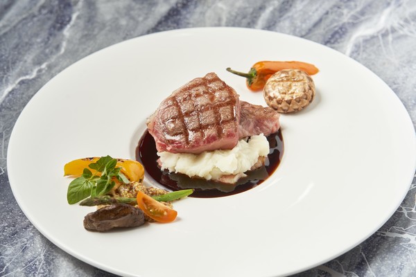 소고기를 4도에서 14일 정도 숙성하게 되면 맛과 풍미가 향상된다는 연구결과가 나왔다. 사진은 숙성 한우부채살스테이크.