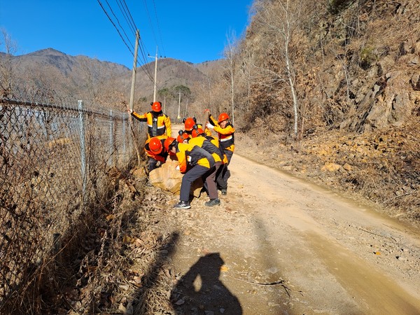 임도 낙석 제거