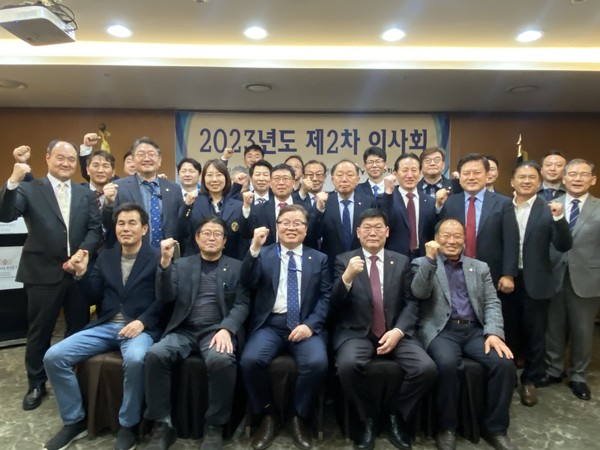 단체 사진 촬영 모습.