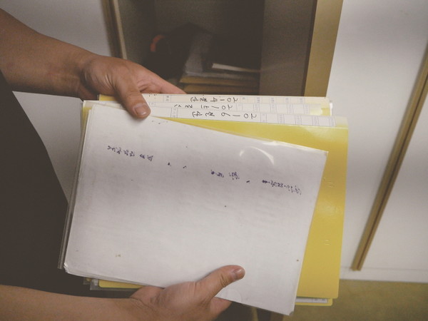 이 대표는 아버지에 보고하기 위해 매년 기록한 자료를 프린트해서 파일로 보관하고 있다. 