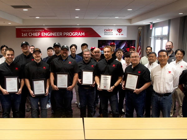 제1회 TYM NA 치프 엔지니어 프로그램 수상자와 TYM관계자 기념사진