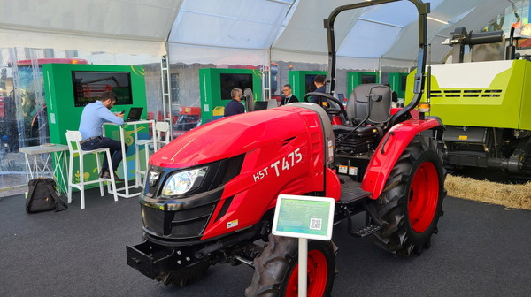 지속가능한 농업 기계화 국제 컨퍼런스에 출품한 TYM 트랙터