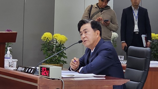 23일 충남도를 대상으로 진행된 국회 행정안전위원회 국정감사에서 답변하고 있는 김태흠 충남도지사