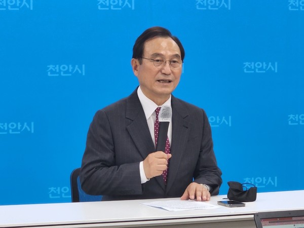 박상돈 천안시장이  ‘출입국·이민관리청’ 천안아산역 주변 유치 추진과 관련해 환영의 뜻을 밝혔다.