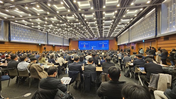 한국해양수산개발원(KMI)는 지난 11일 서울 중구 대한상공회의소에서 ‘2024 해양수산전망대회’를 개최해 올해 해양수산업의 각종 현안과 전망에 대해 발표했다.