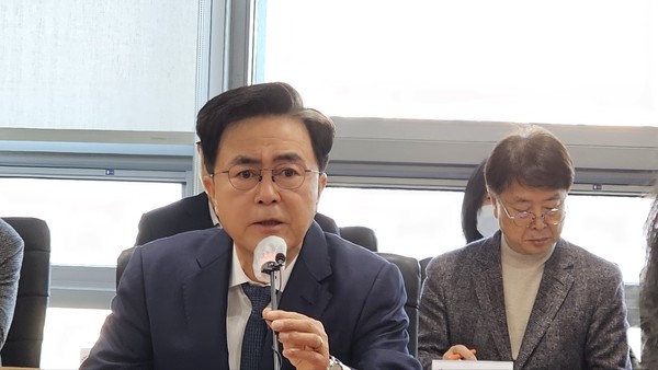 29일 실국원장회의를 주재하고 있는 김태흠 충남지사