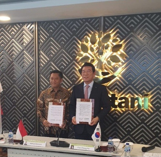 산림조합중앙회는 지난달 31일 인도네시아 자카르타에서 인도네시아 영림공사와 조림지 매각과 신사업 개발을 위한 업무협약(MOU)를 체결했다.