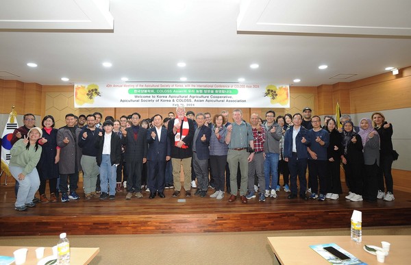 한국양봉농협은 한국양봉학회 동계학술대회 참석자 40여 명을 초청해 한국 양봉산업 현장 견학을 실시했다.