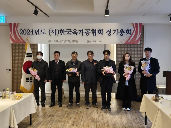 수상자 단체 촬영 모습.