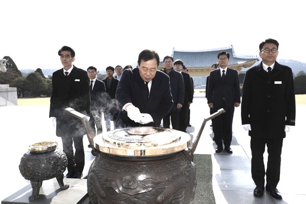 22일 최민호 세종시장은 제9회 서해수호의 날을 맞아 국립대전현충원을 방문해 서해수호 55용사의 숭고한 넋을 기렸다.