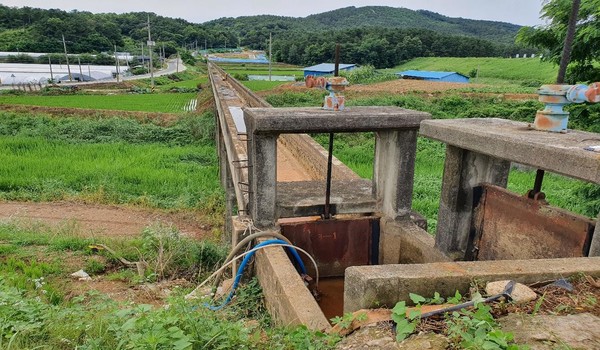 논산 노성간선 수로교 시공전 수리시설개보수 모습