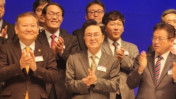 김태흠 충남지사는 26일 천안시청 봉서홀에서 기획재정부 주최로 열린 ‘지역활성화 투자 펀드 출범식’에 참석했다.
