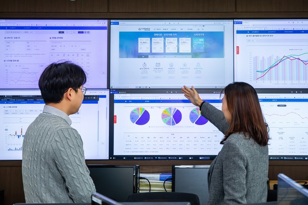축평원은 ‘축산유통 디지털 플랫폼’ 구축 등 고객 맞춤 서비스 제공으로 고객만족도 향상에 힘써 5년 연속으로 ‘우수’ 등급을 받았다