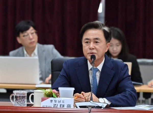 22일 충남글로벌홀티콤플렉스 조성 협약식에서 인사말을 하고 있는 김태흠 충남도지사