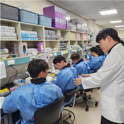 럼피스킨 진단 실습 교육 모습.