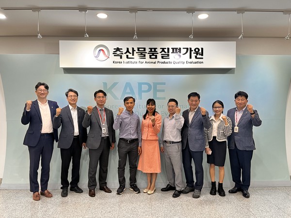 연수생과 강의진 단체 사진.