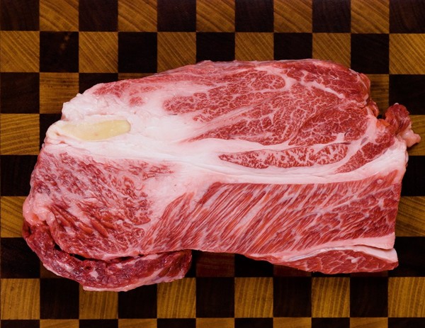 진한 한우 육향과 폭신폭신한 육질을 맛보고 싶다면 ‘윗등심’