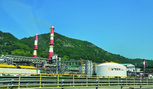 남해화학 여수공장 전경.