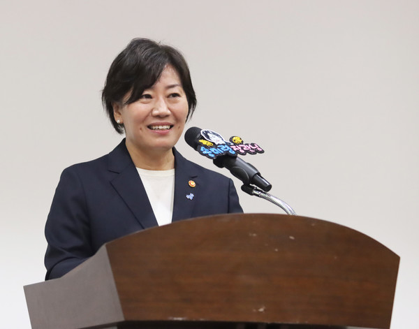 송미령 농식품부 장관이 축하를 전하고 있다.