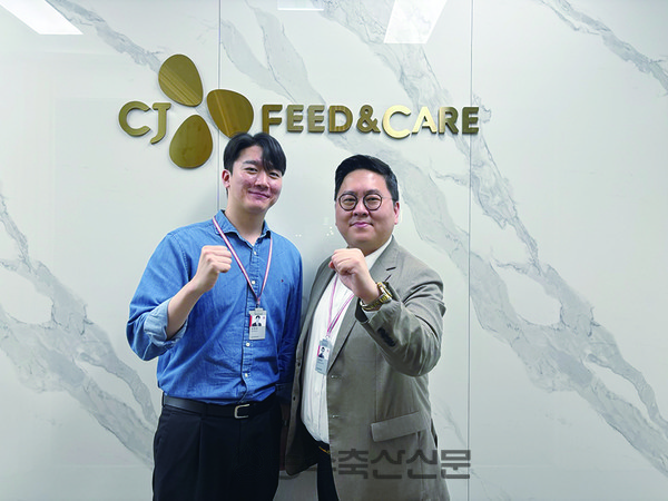 오한진 양돈R&D 박사(사진 왼쪽)와 김종훈 양돈PM.(사진 오른쪽)