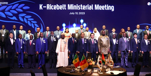 농식품부는 지난해 7월 10일 서울에서 아프리카 8개국 장관 초청 ‘케이(K)-라이스벨트 농업장관회의’를 열고K-라이스벨트 사업을 통해 아프리카의 지속가능한 쌀 생산성 향상 도모하기로 의지를 모았다.