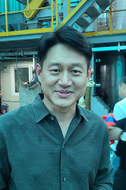 경북 의성군 바이오차 시범 생산 현장에서 만난 황유식 (주)그리너리 대표.