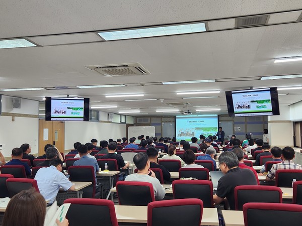 양성교육 및 자격시험 강의 모습.