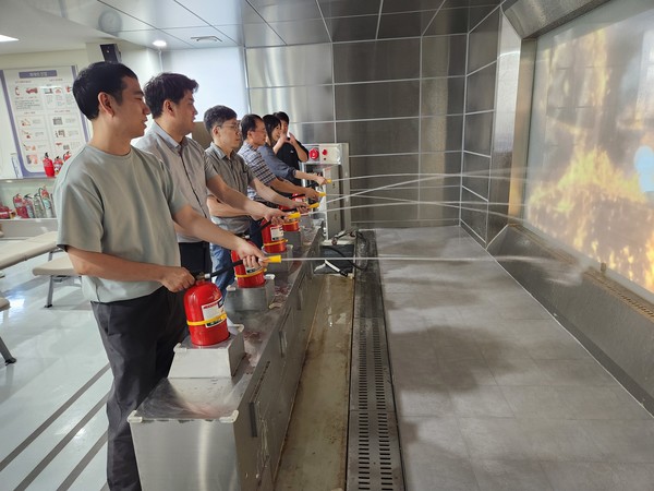 화재상황을 가정한 실습 모습.