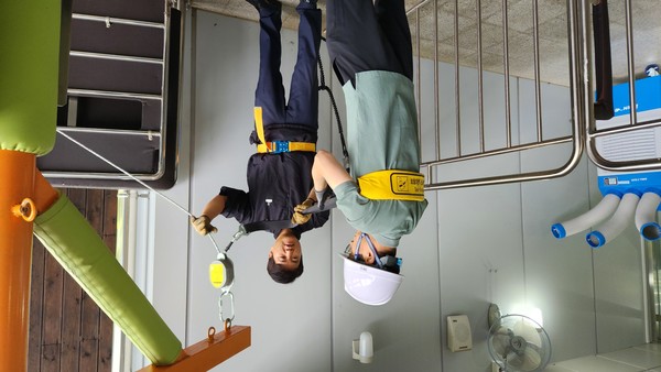 완강기 체험 모습.