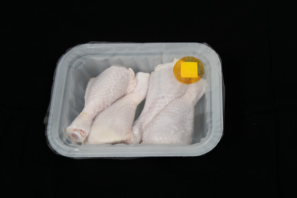 축과원이 개발한 닭고기 신선도 모니터용 필름 적용 예시.