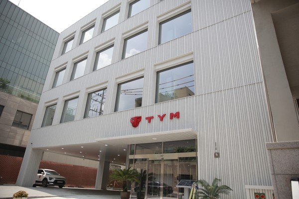 서울 용산에 위치한 TYM 신축 사옥 전경