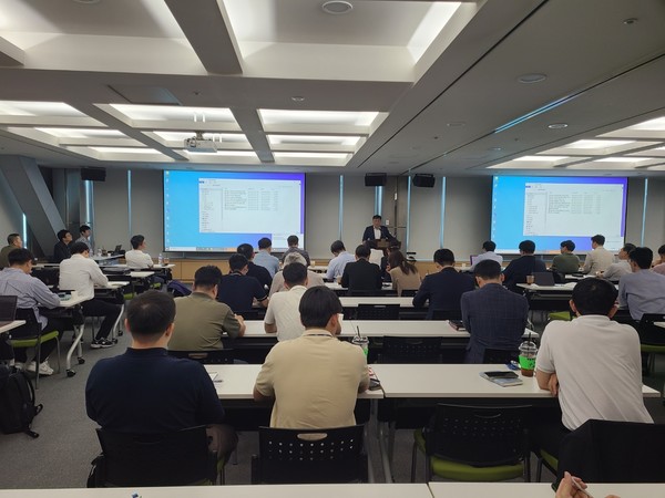 세미나에서 손세희 대한한돈협회장(한돈자조금관리위원장)이 환영사를 하고 있다.