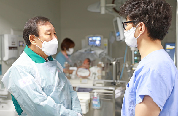 세종충남대학교병원을 방문한 최민호 세종시장