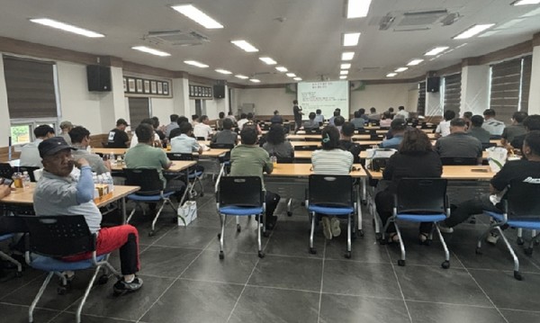 농금원이 마련한 양식수산물재해보험 설명회 모습.
