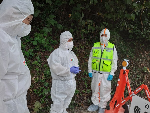 충북 충주를 현장 방문한 이영길 가축위생방역지원본부 전무.