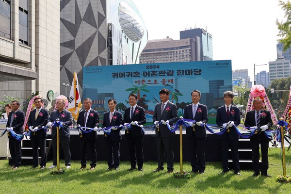 26일 프레스센터 야외광장에서 열린 개막식 장면.