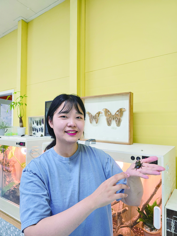 신미담 대표는 ‘이화곤충공방’을 곤충 사육과 분양에서부터 가공상품 제작, 관람객의 체험·관람이 이뤄지는 6차산업을 넘어 정서적 치유농업의 공간으로 만들고자 노력하고 있다.