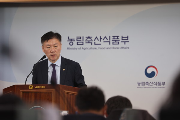 박범수 농식품부 차관이 지난 26일 개식용종식 기본계획을 발표하고 있다.